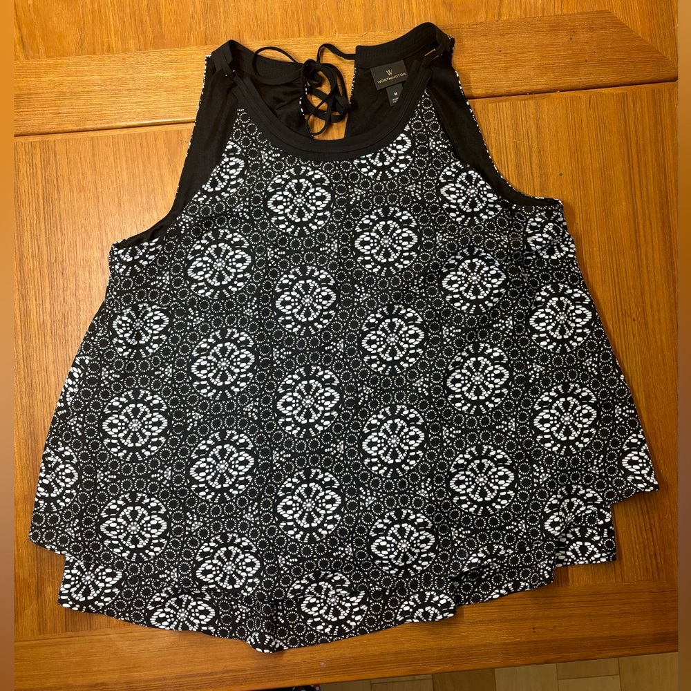 Worthington Black and White Geometric Tank Top